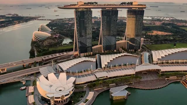 Singapore Modern Wonders & Sentosa Island Tour - Singapore